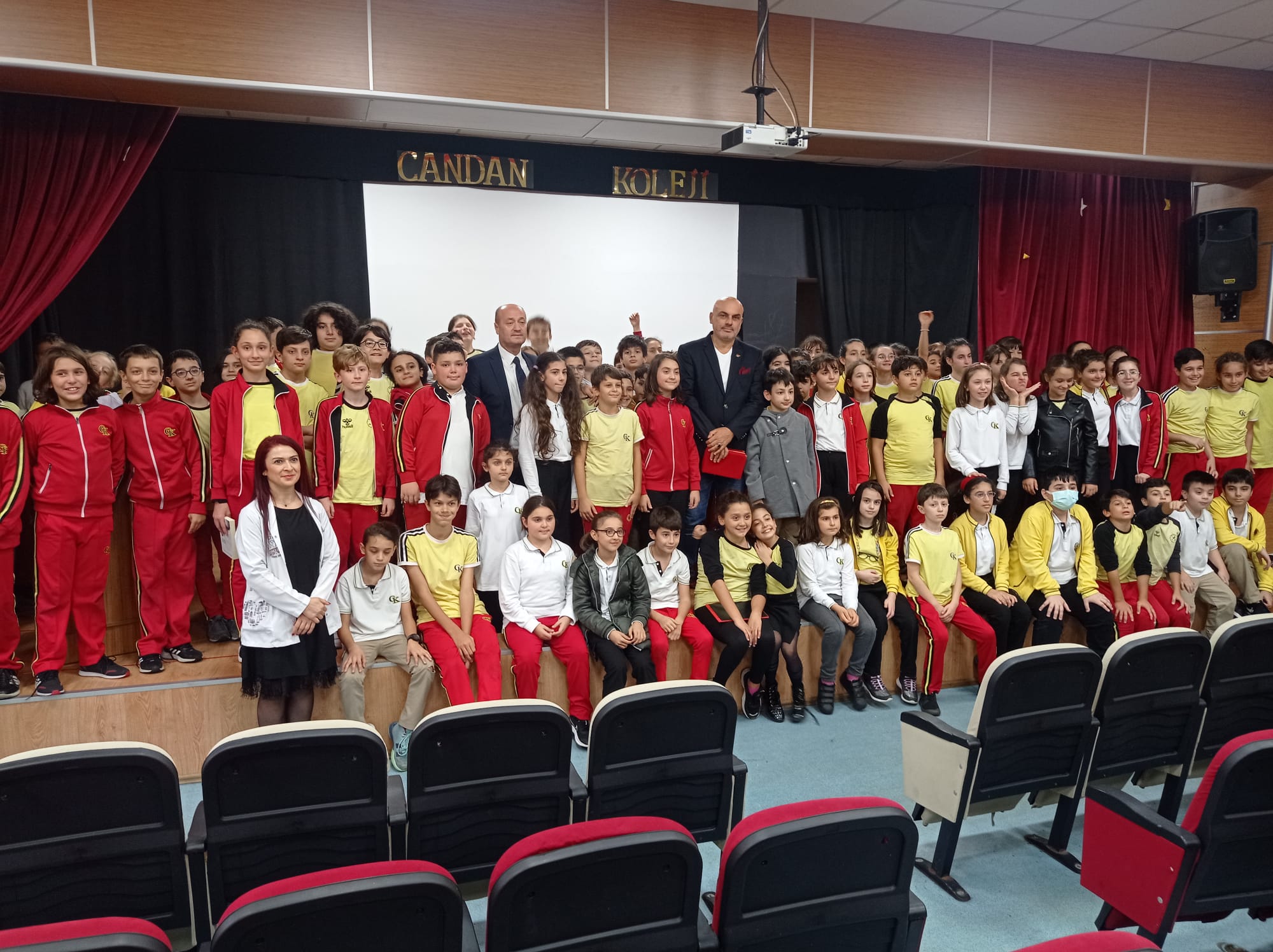 Yazarımız Beşyıldız, söyleşi ve panellerine devam ediyor