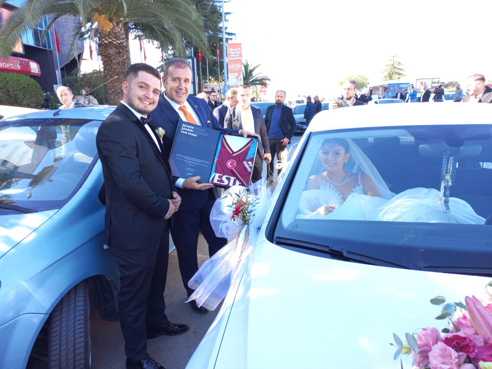 TTSO seçimlerinde ilginç anlar! Gelin arabası ile oy kullanmaya geldi