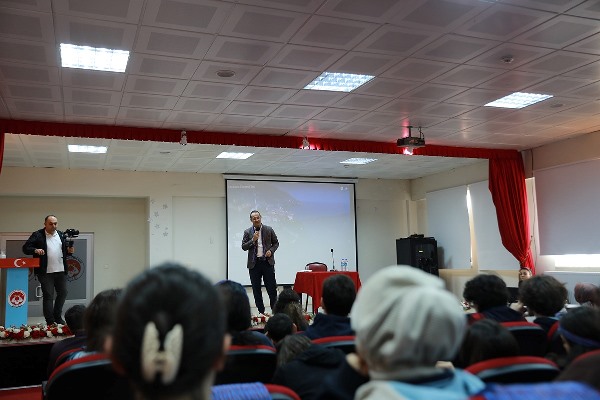 Osman Nuri Ekim: “Gücümüzü ve azmimizi gençlerden alıyoruz”