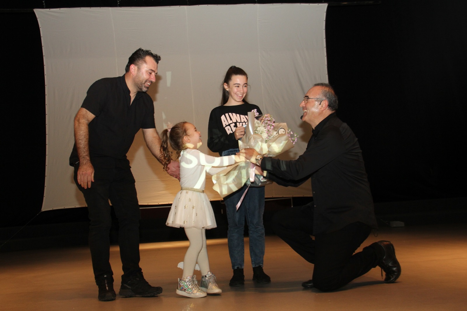 Sunay Akın sevenleriyle buluştu