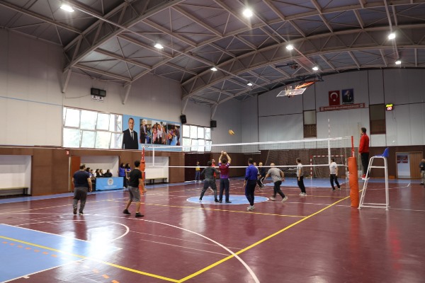Akçaabat’ta 24 Kasım öğretmenler günü voleybol turnuvası başladı