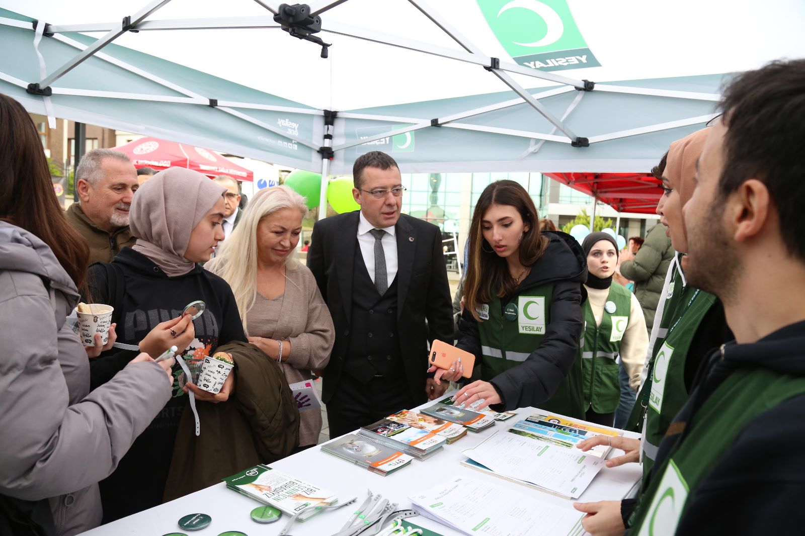 Avrasya Üniversitesi’nde farkındalık için horon halkası oluşturdular