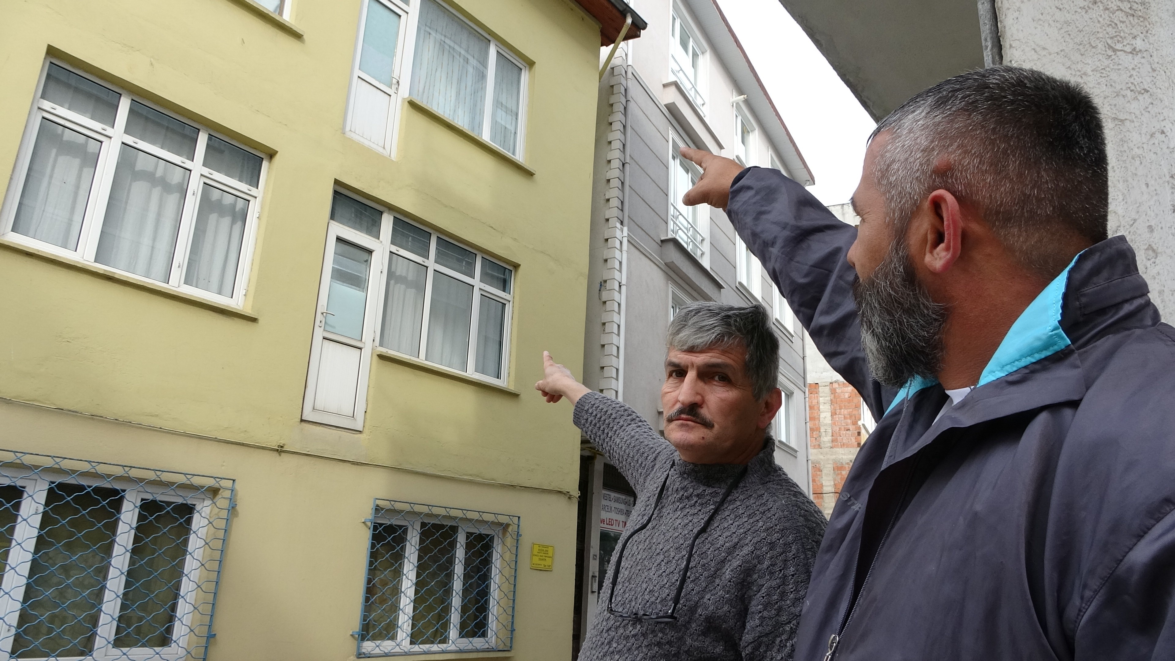 Ordu'da garip bina: Kapısı var balkonu yok