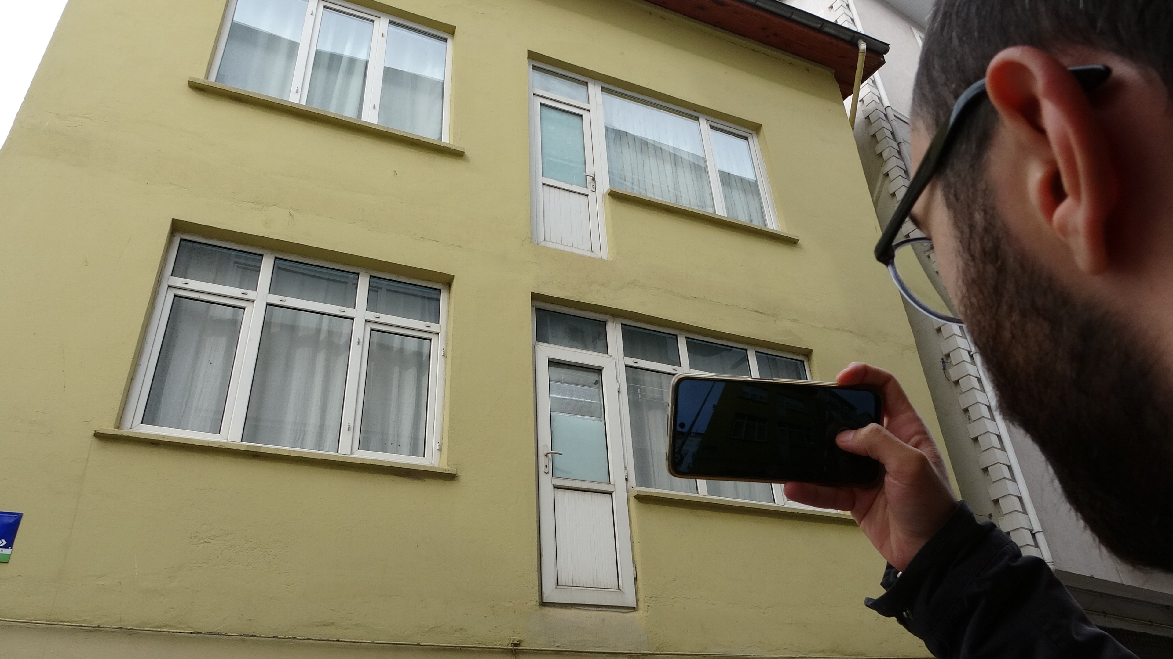 Ordu'da garip bina: Kapısı var balkonu yok