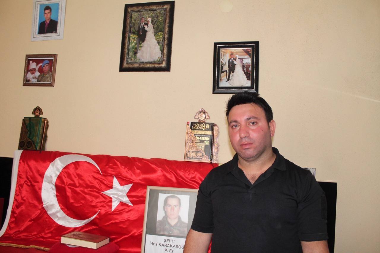 Şehit olan kardeşinin bavulunu 10 yıl sonra açtı