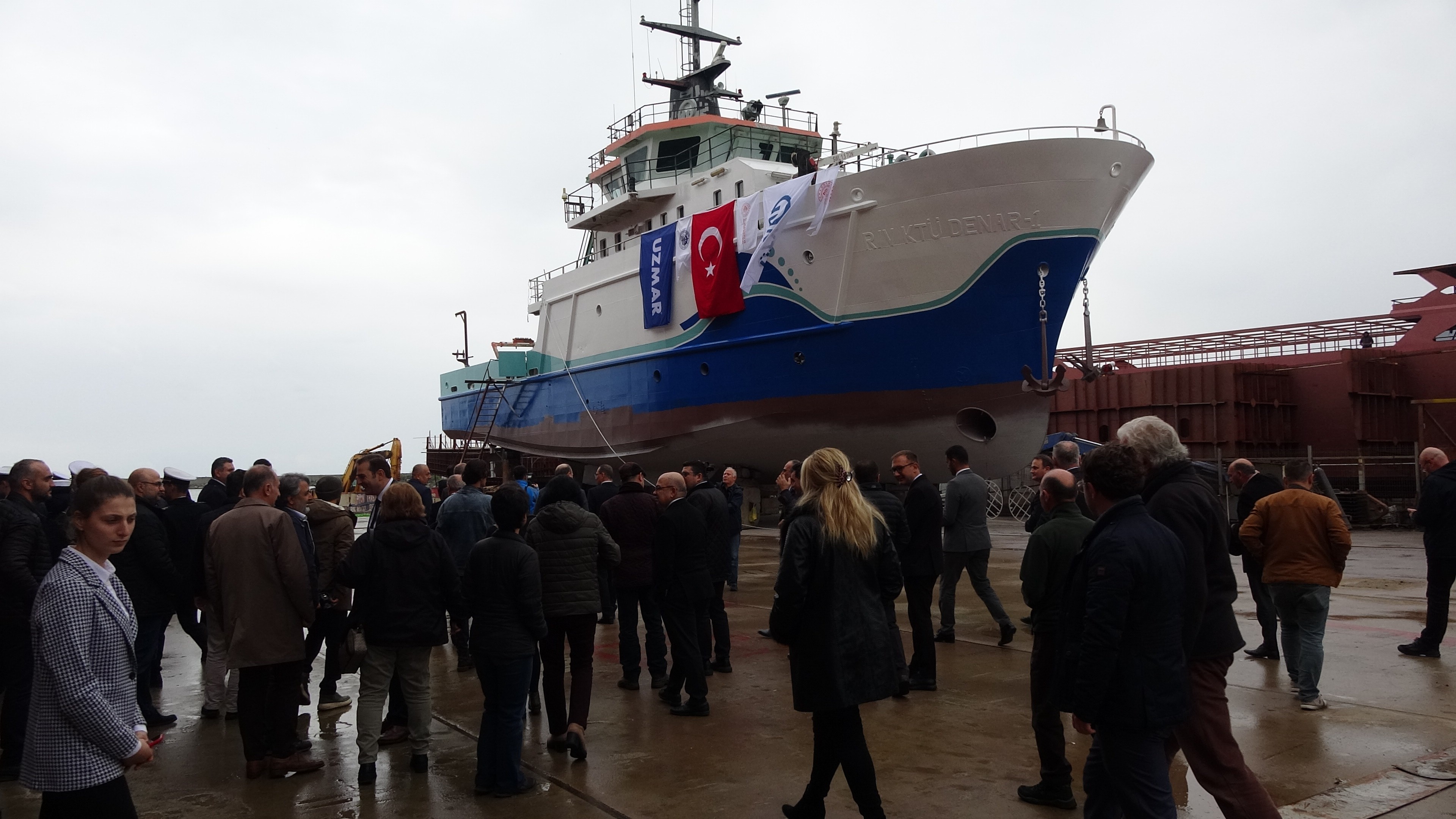 Trabzon'da bakım ve onarımı bitmeyen gemi için 'denize indirme' töreni düzenlendi