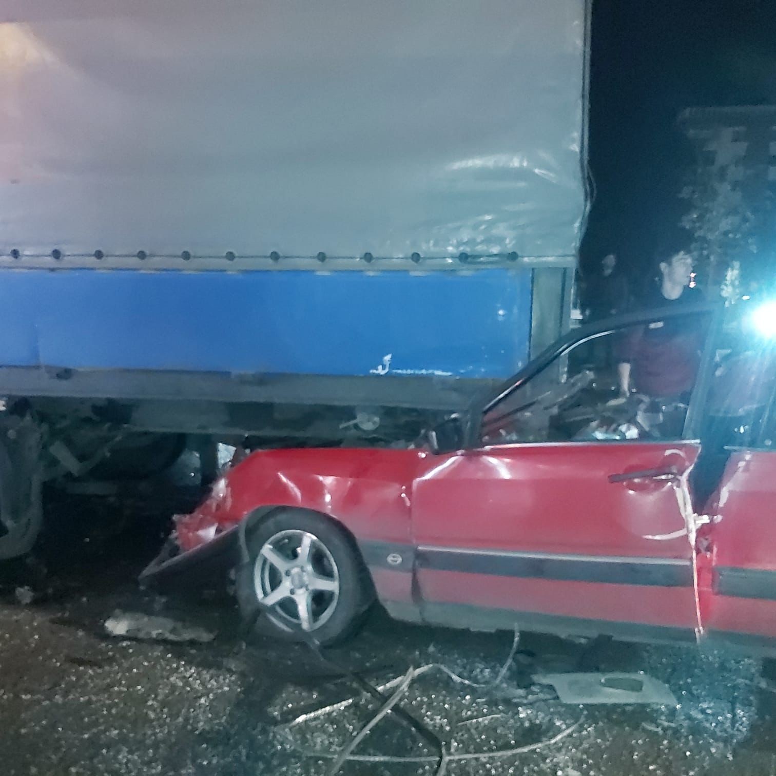 Trabzon'da milli sporcunun kullandığı otomobil tırın altına girdi! 1 kişi hayatını kaybetti