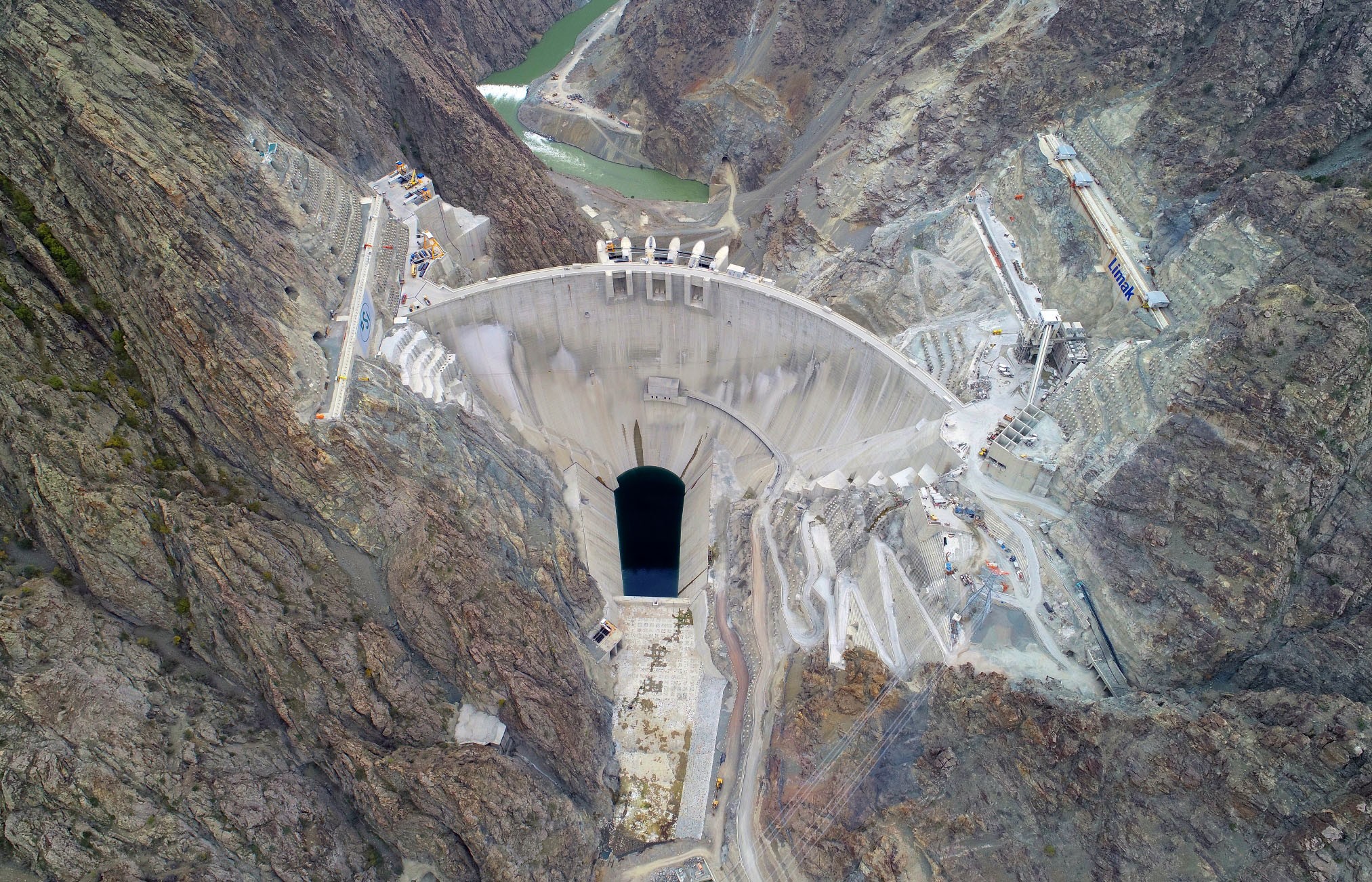 Yusufeli Barajı'nın su tutacağı tarih belli oldu