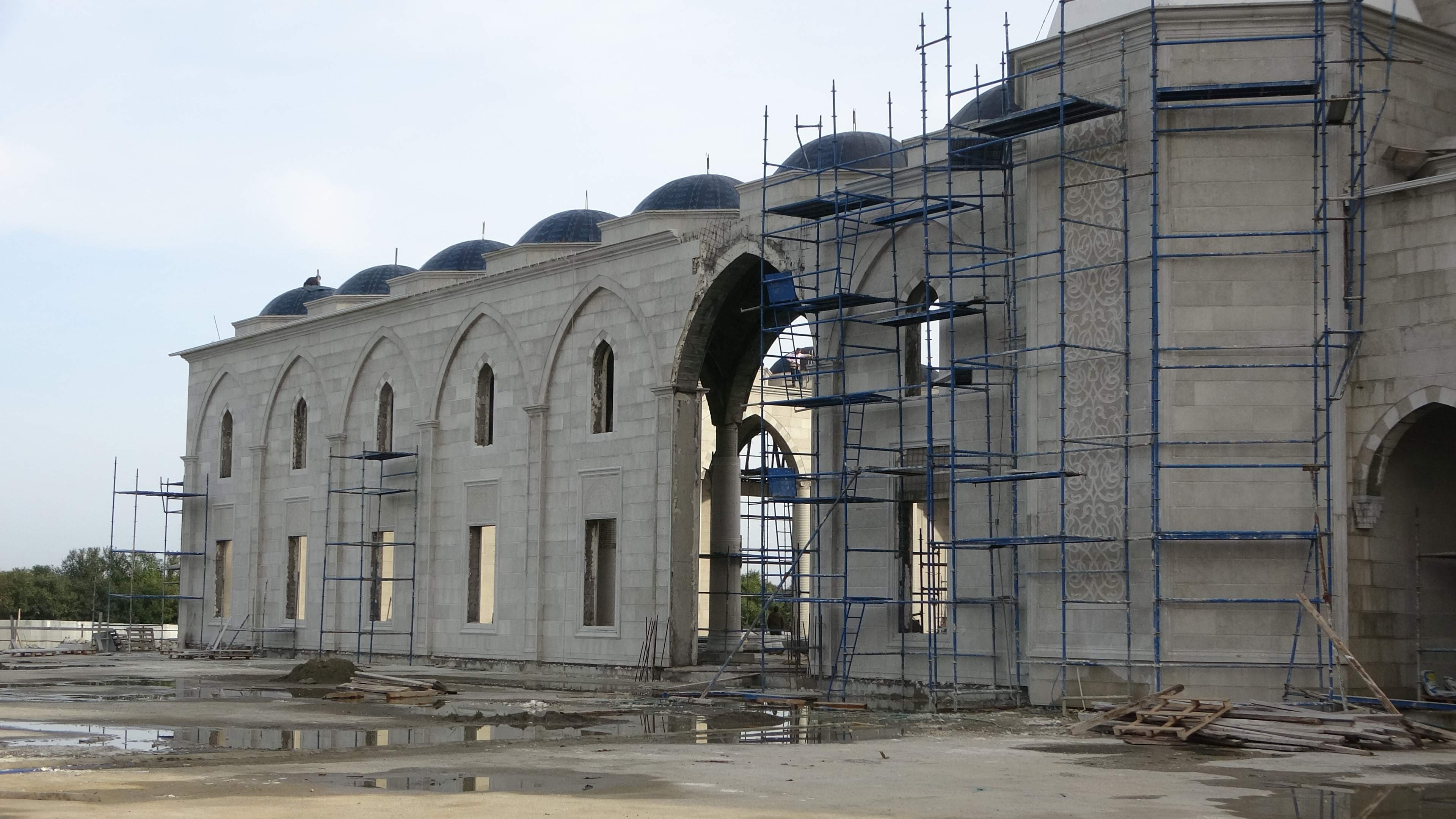 Trabzon'da yapımı süren cami tamamlandığında Doğu Karadeniz'in en büyük külliye ve camisi olacak