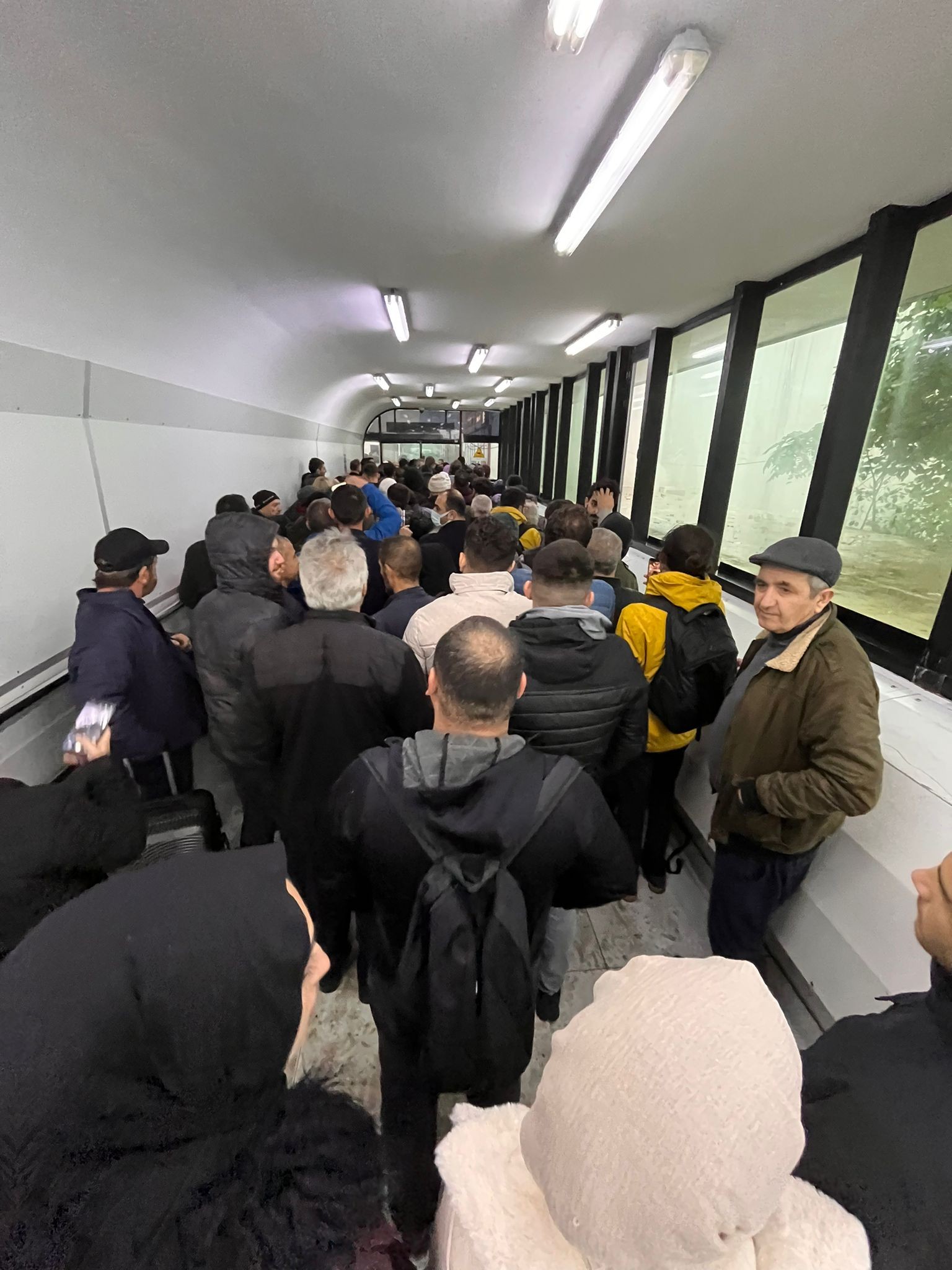 Türkiye-Gürcistan arasında Iphone turizmi! Sarp Sınır Kapısı'na akın ettiler