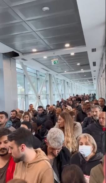 Türkiye-Gürcistan arasında Iphone turizmi! Sarp Sınır Kapısı'na akın ettiler