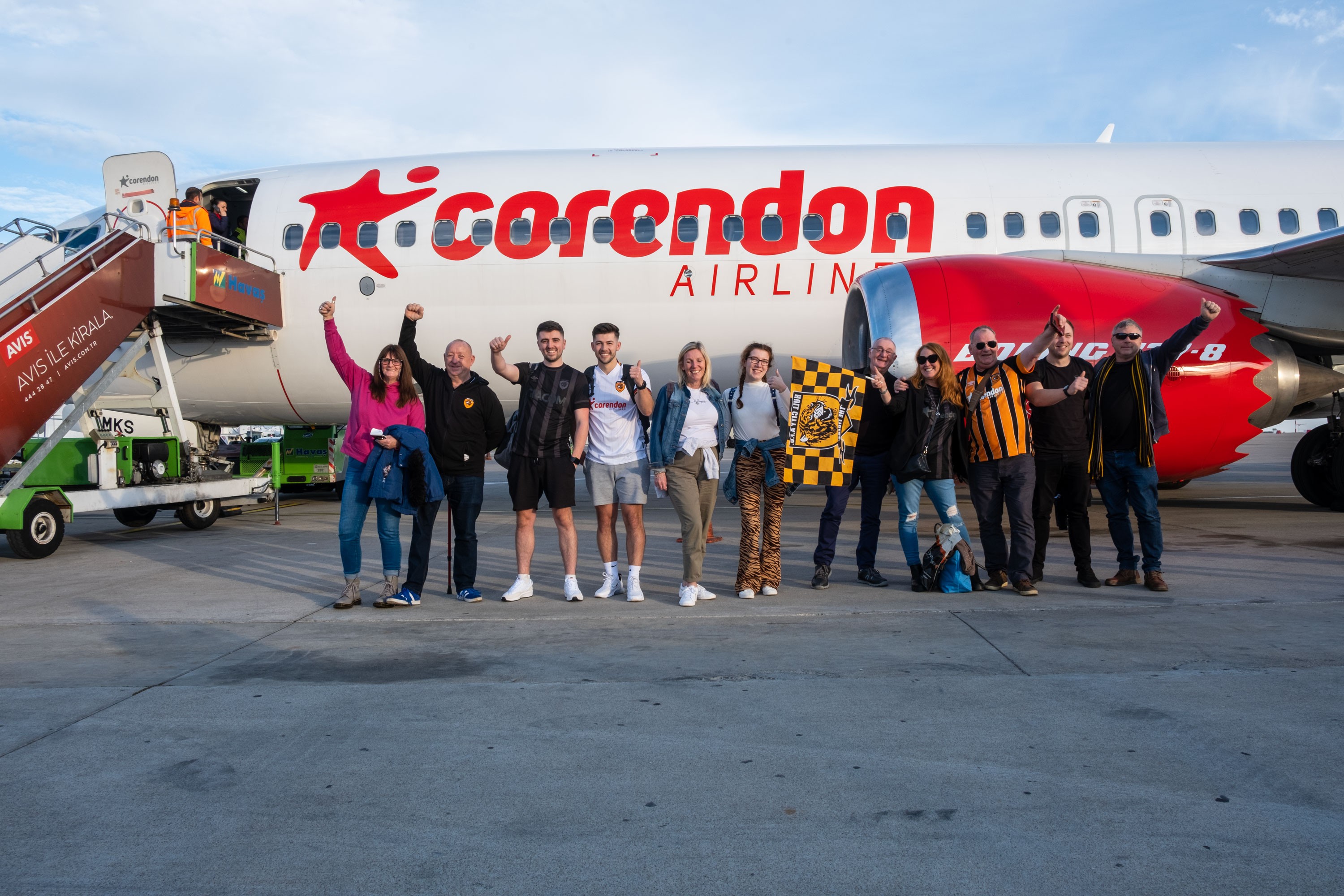 Trabzonspor ile yapacağı hazırlık maçı için İngiltere'den yüzlerce taraftar getirdi