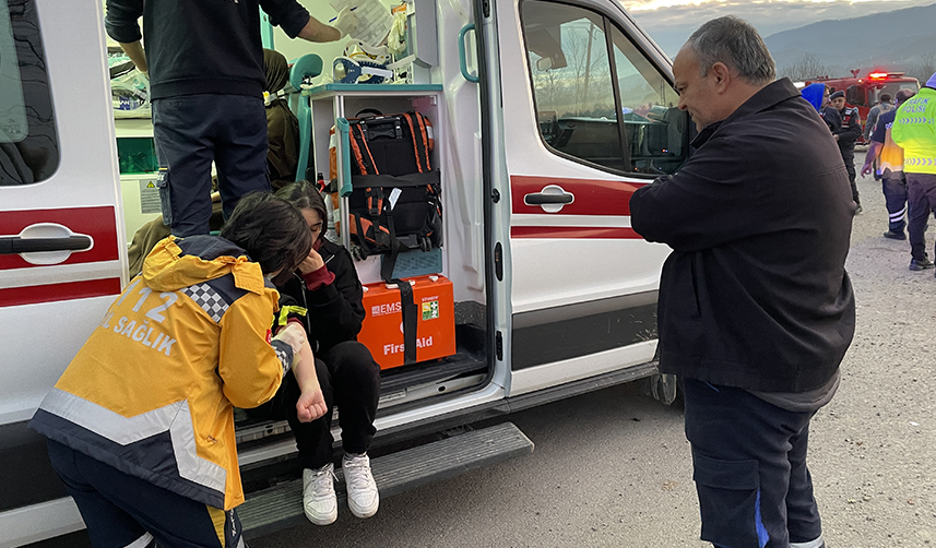 Yolcu otobüsü devrildi! Yaralılar var