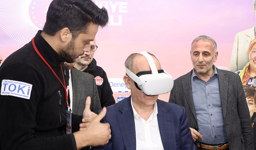 TOKİ Başkanı Bulut,  "İlk Evim, İlk İş Yerim" ile "İlk Evim Arsa"  projelerinin tanıtım tırını gezdi