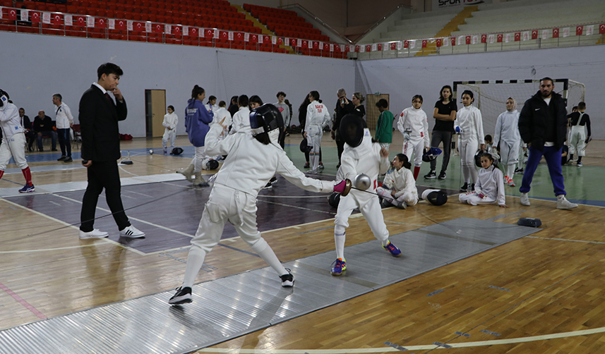 Trabzon'da eskrim bölgesel epe açık turnuvaları başladı