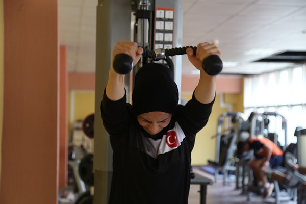 'Erkek sporu yapamazsın' diyenlere inat 5 kez  dünya şampiyonu oldu