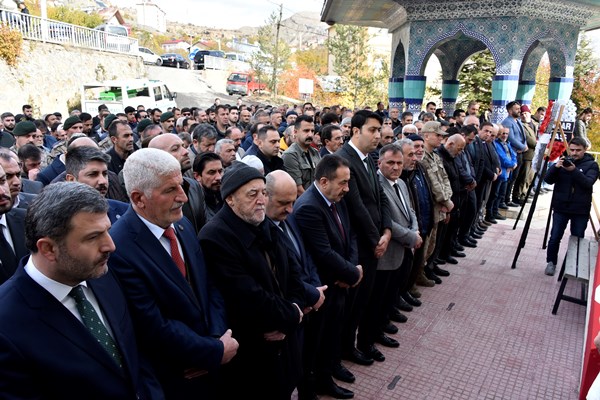 Kalp krizi geçiren polis memuru Gümüşhane'de son yolculuğuna uğurlandı