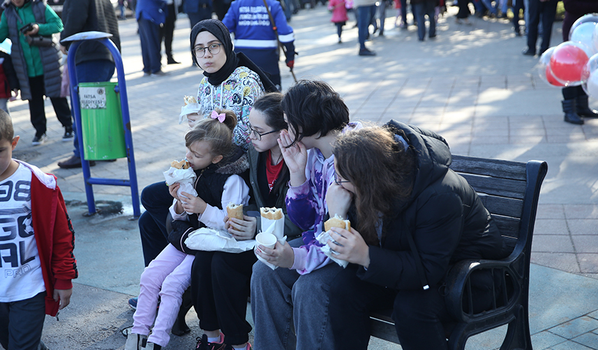 Ordu'daki festivalde 10 ton hamsi tüketildi