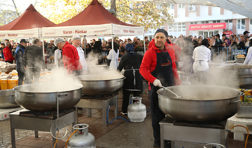 Ordu'daki festivalde 10 ton hamsi tüketildi