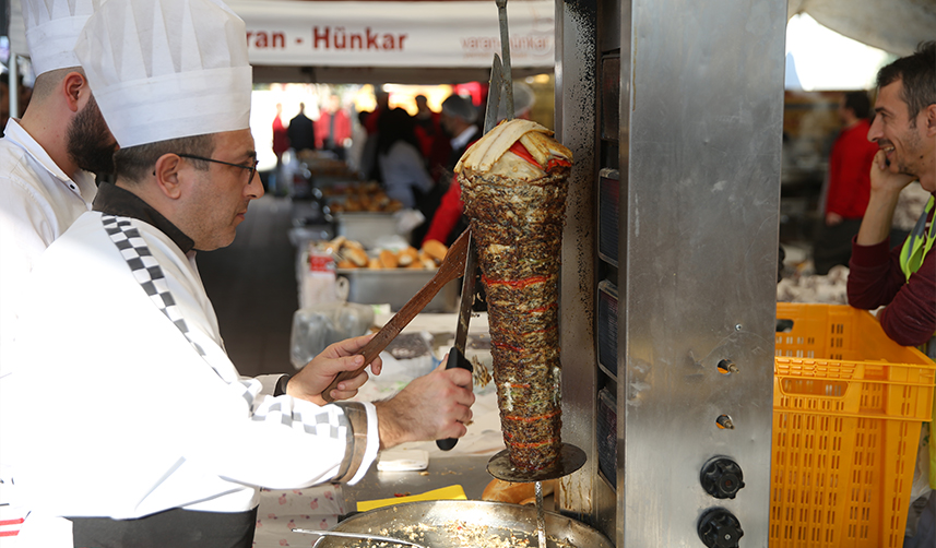 Ordu'daki festivalde 10 ton hamsi tüketildi