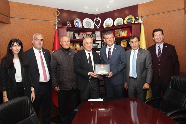 CHP Grup Başkanvekili Özgür Özel fındığı sordu