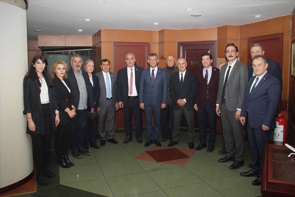 CHP Grup Başkanvekili Özgür Özel fındığı sordu