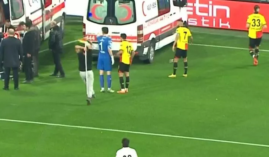 İzmir'de olaylı maç yarıda kaldı! Kaleciye korner direği ile saldırdılar