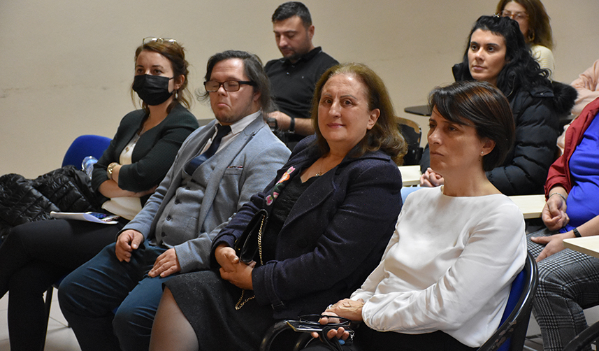 Trabzon Aile ve Sosyal Hizmetler Müdürlüğü personeline kahkaha terapisi uygulandı