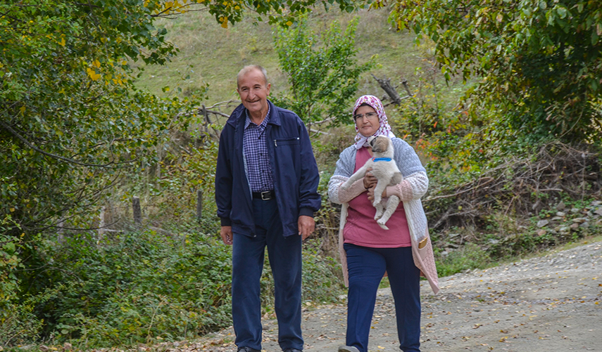 Ölmeden kendisi ve eşi için mezar yaptırdı! Her gün içinde yatıyor