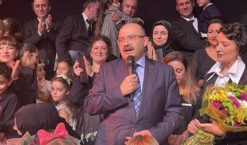  Trabzon'da öğretmenlerden oluşan koro sahne aldı 