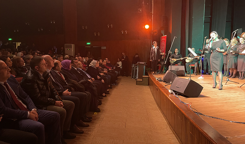  Trabzon'da öğretmenlerden oluşan koro sahne aldı 