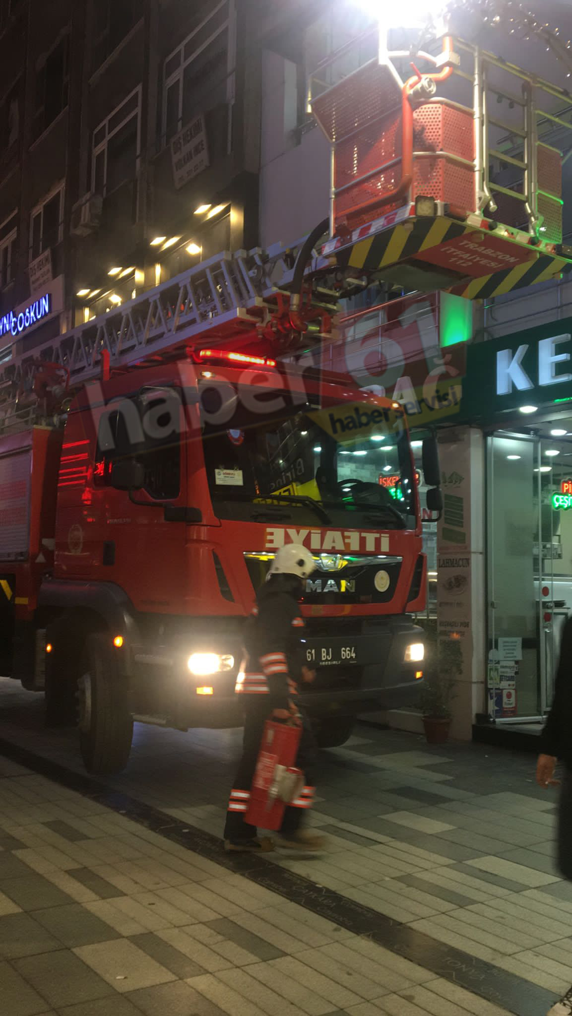 Trabzon’un en kalabalık sokağında korkutan yangın!