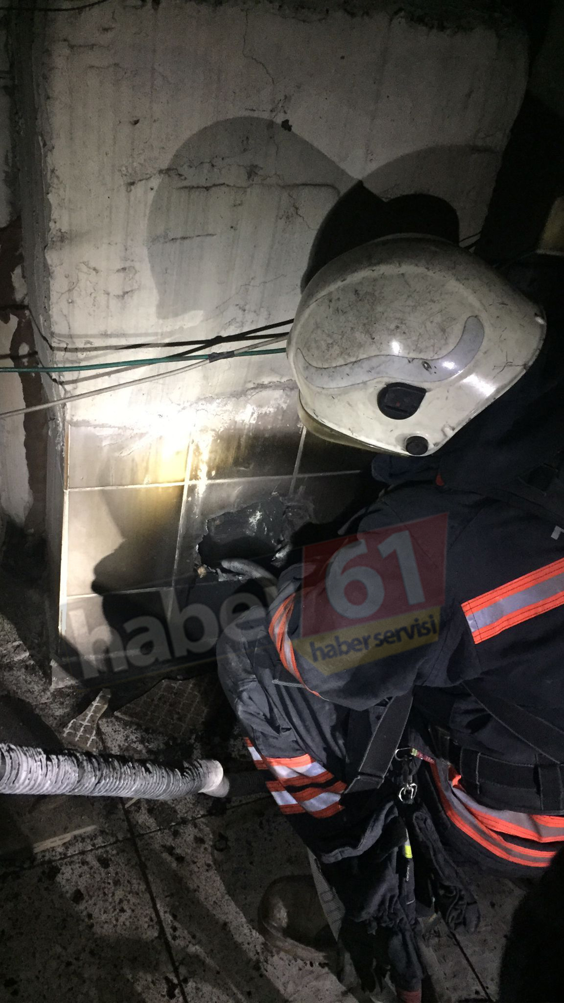 Trabzon’un en kalabalık sokağında korkutan yangın!