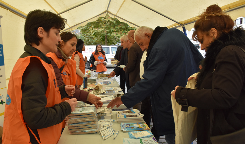 Trabzon'da deniz çöplerini konu alan "Atma" temalı sergi açıldı