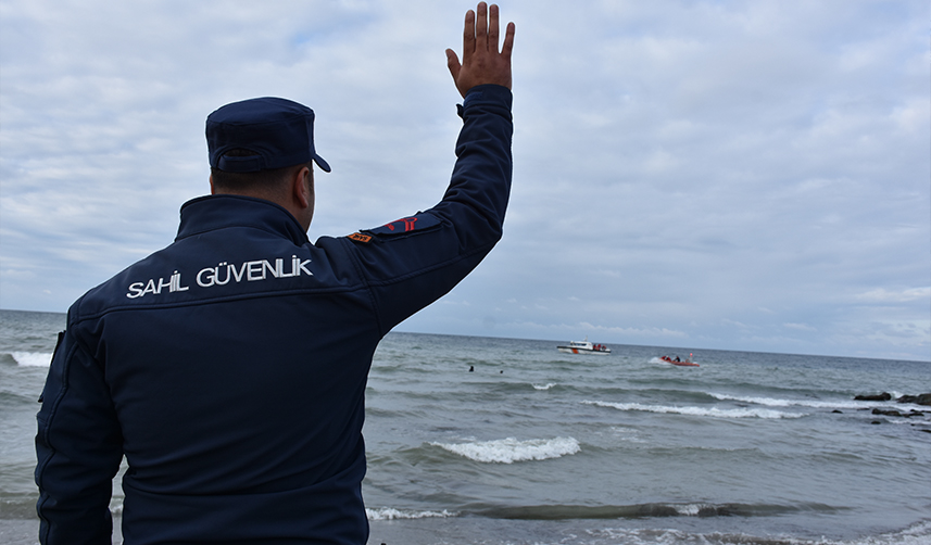 Trabzon'daki tatbikat! Denize düşenler bir bir kurtarıldı