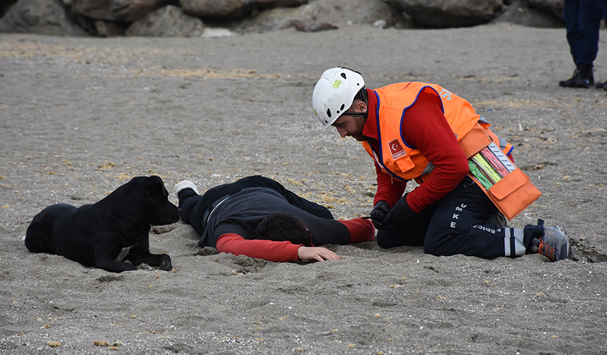 Trabzon'daki tatbikat! Denize düşenler bir bir kurtarıldı