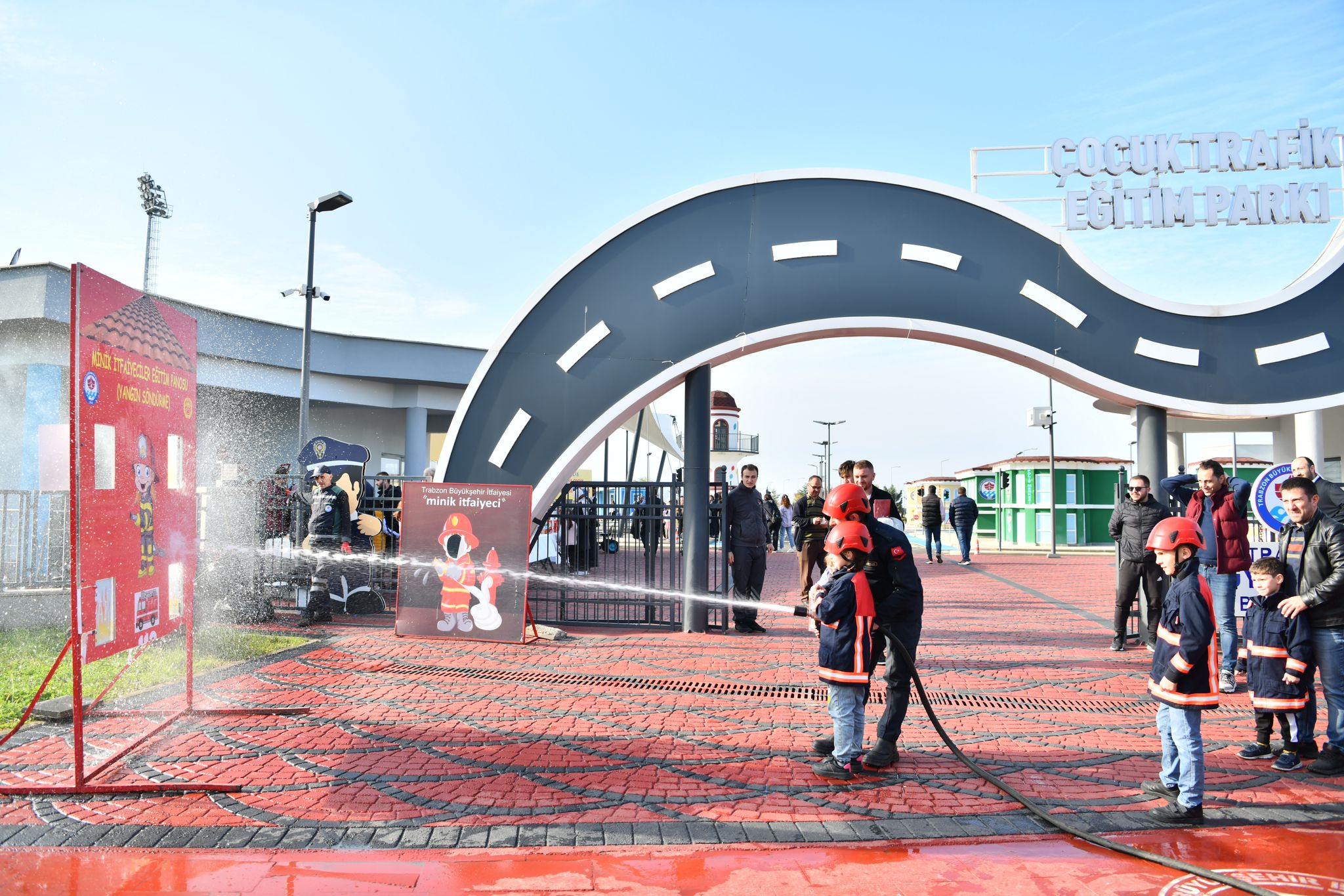 Trabzon'da baba-çocuk trafik eğitimine katıldı