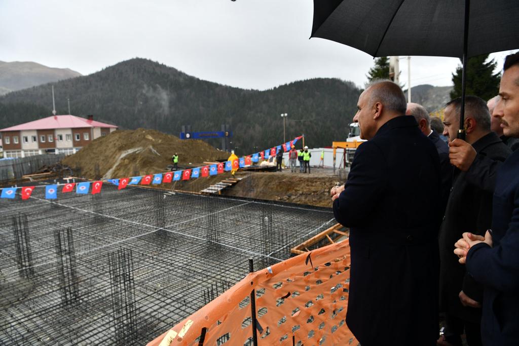 Düzköy Pazaryeri ve ve Otopark Projesi'nin temeli törenle atıldı