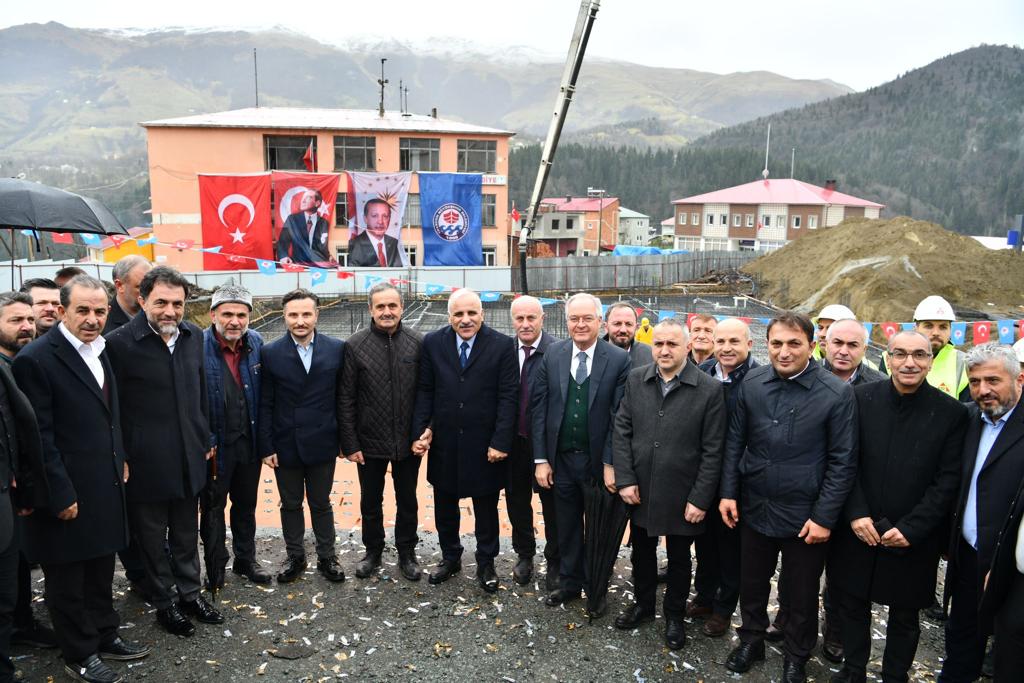 Düzköy Pazaryeri ve ve Otopark Projesi'nin temeli törenle atıldı