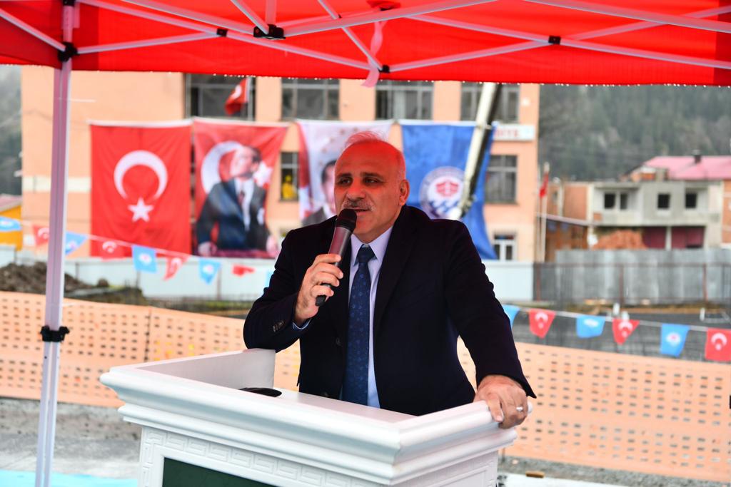 Düzköy Pazaryeri ve ve Otopark Projesi'nin temeli törenle atıldı