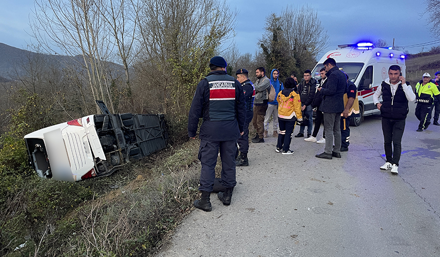Yolcu otobüsü devrildi! Yaralılar var