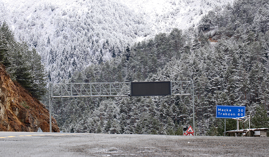 Zigana Dağı beyaza büründü