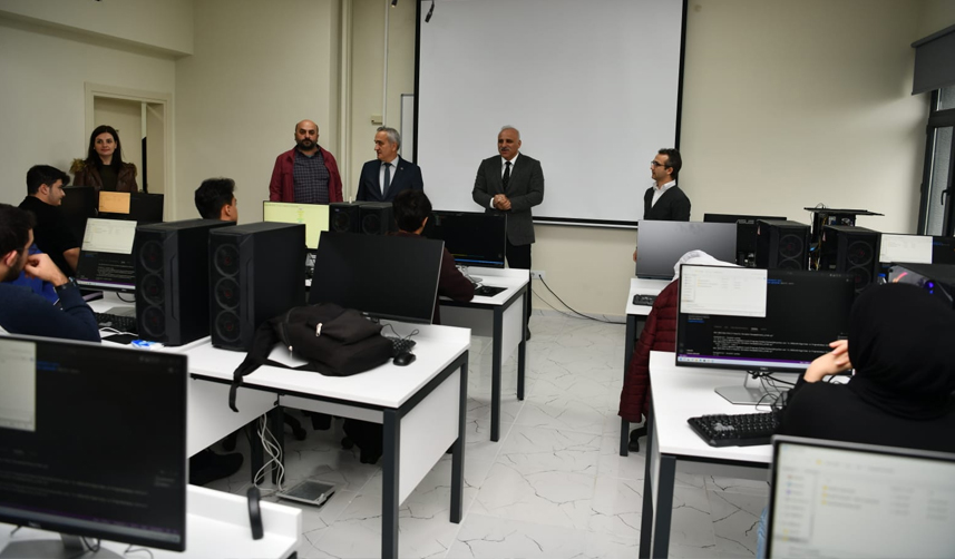 Başkan Zorluoğlu'ndan Çarşıbaşı'nda öğrencilere Trabzonspor maçı sözü