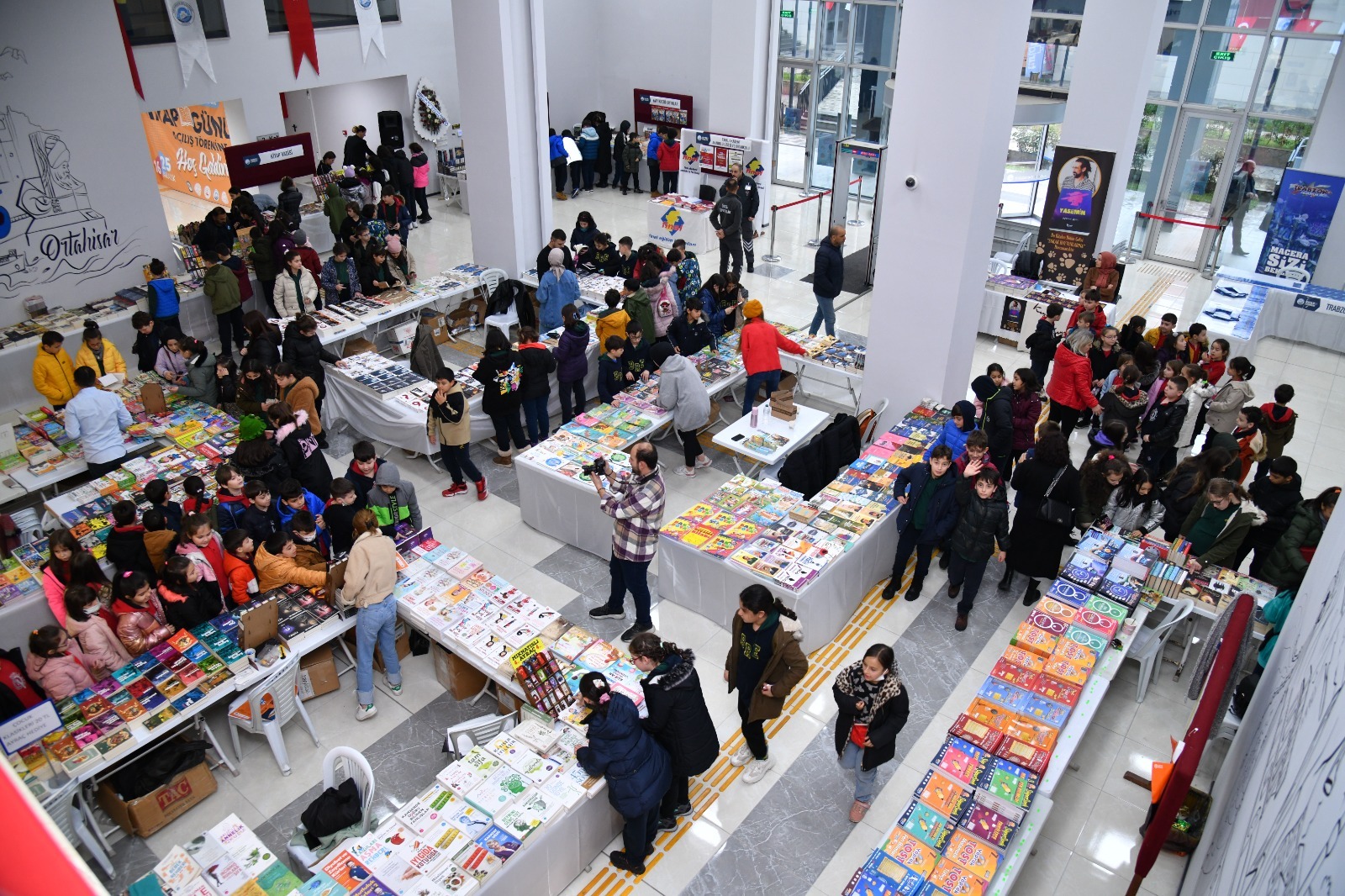 Trabzon'da öğrenciler ‘Kitap Günleri’ne akın etti
