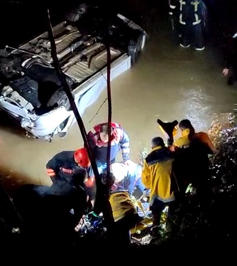 AA-20221203-29634552-29634550-TRABZONDA_DEREYE_DUSEN_OTOMOBILIN_SURUCUSU_YARALANDI