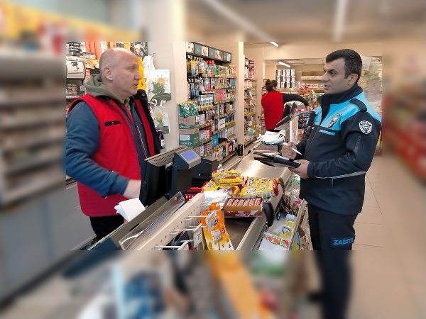 Akçaabat’ta marketler denetlendi
