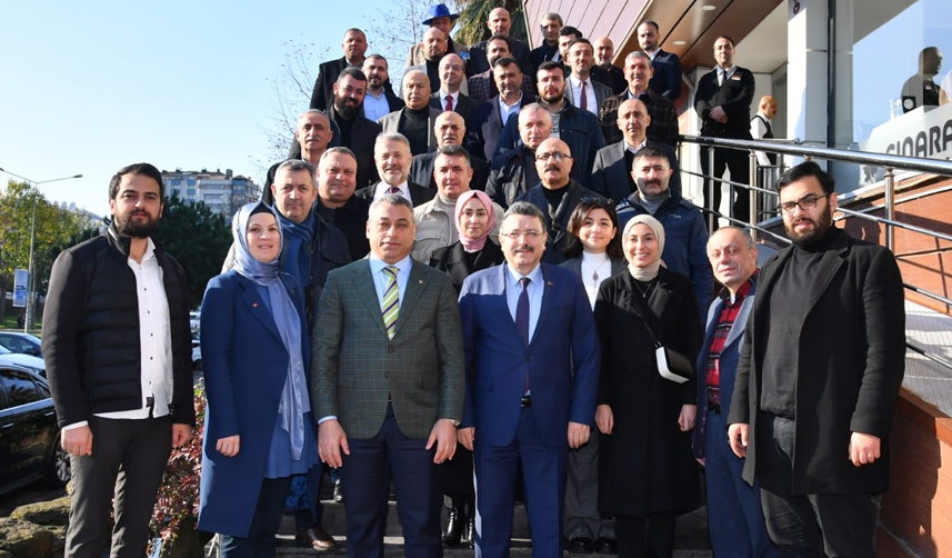 Başkan Genç, AK Parti Ortahisar İlçe Teşkilatıyla bir araya geldi