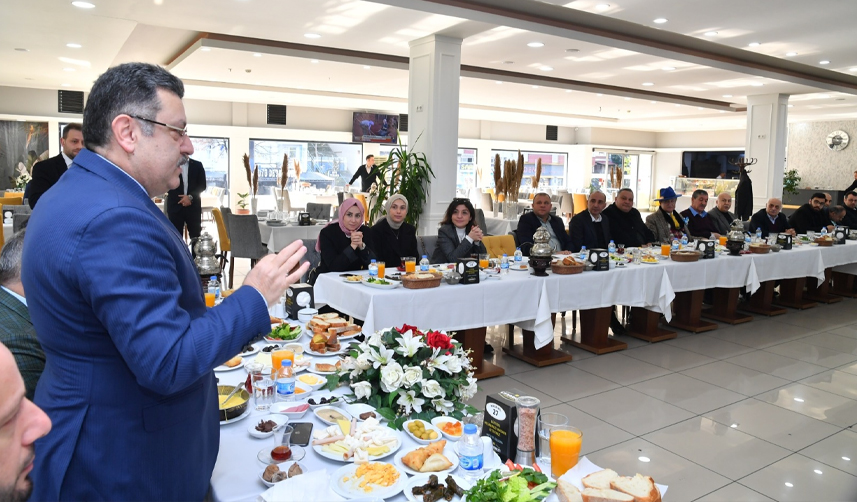 Başkan Genç, AK Parti Ortahisar İlçe Teşkilatıyla bir araya geldi