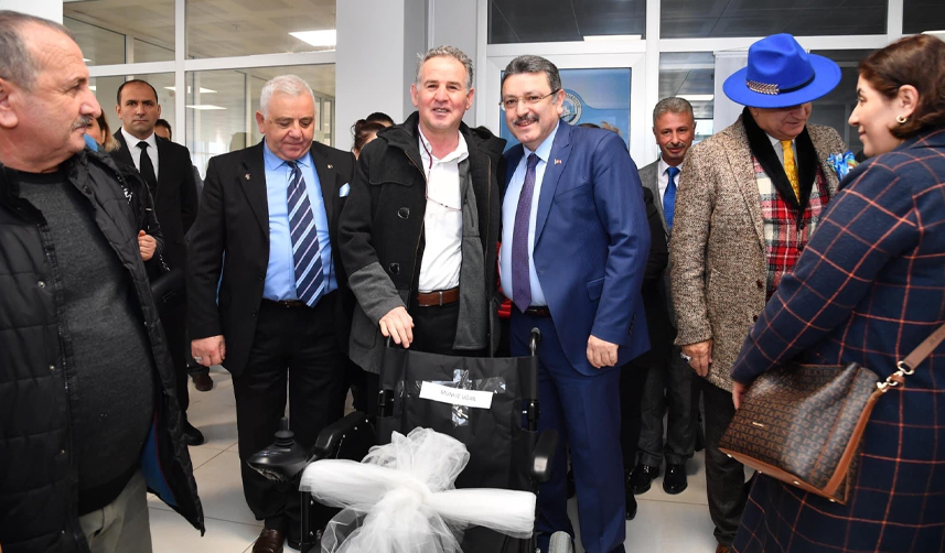 Ortahisar Belediyesi akülü araç dağıttı-2