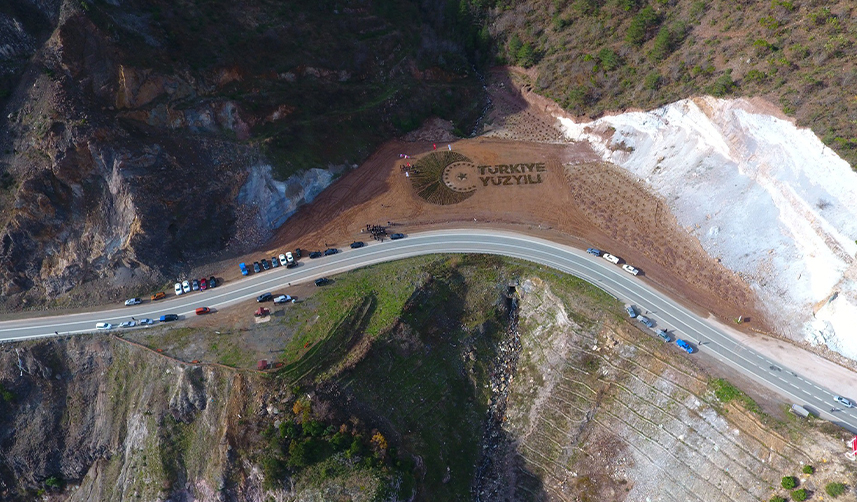 Artvin’de-36-bin-fidanla-“Türkiye-Yüzyılı”-logosu-işlendi